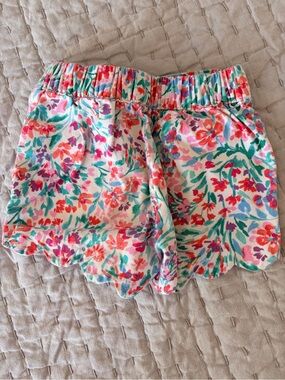 Girls' Floral Scallop Hem Shorts - White with Multicolor Print